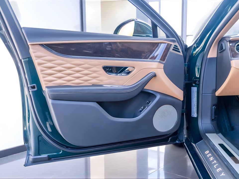 Bentley Flying Spur V8 - foto 19