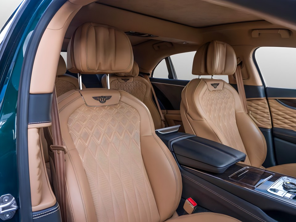 Bentley Flying Spur V8 - foto 13