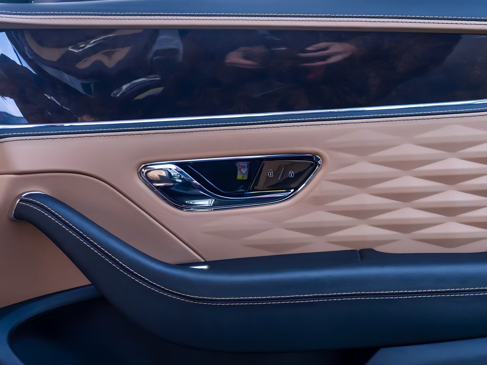 Bentley Flying Spur V8 - foto 20