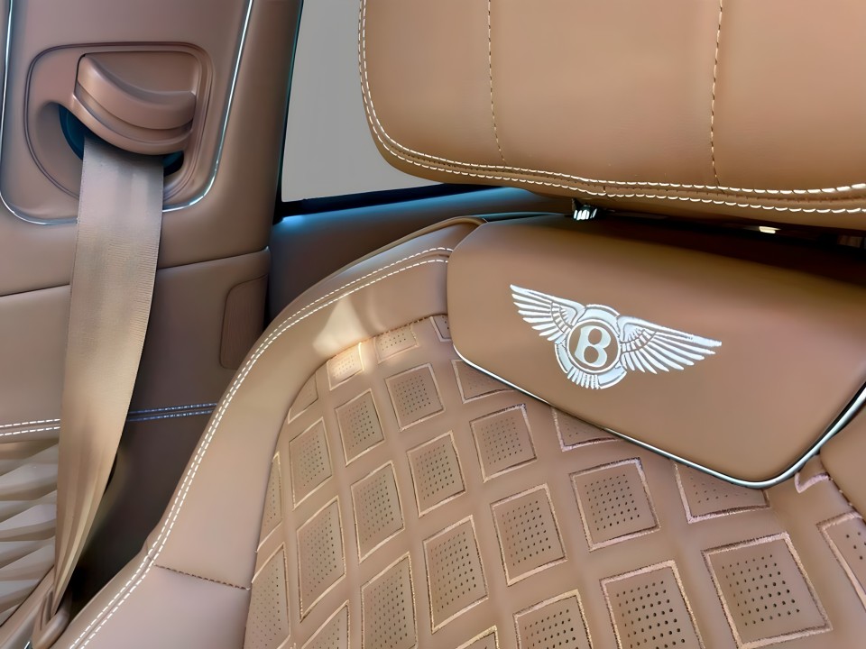 Bentley Flying Spur V8 - foto 15