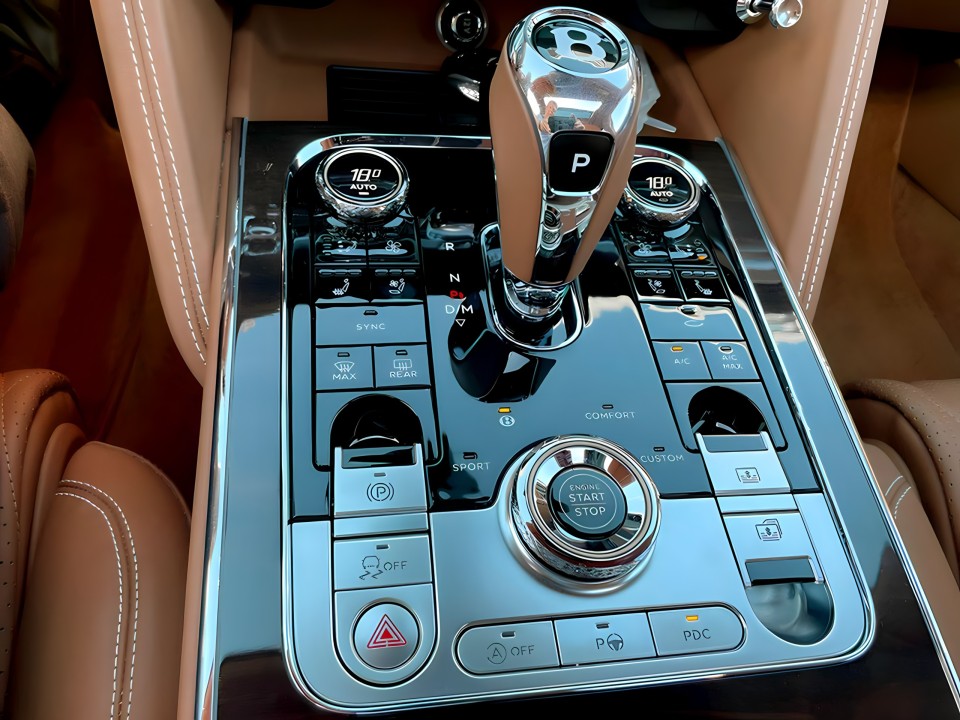 Bentley Flying Spur V8 - foto 13