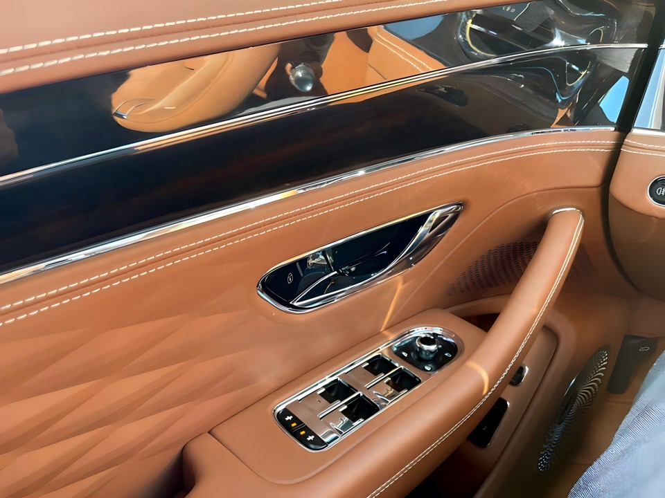 Bentley Flying Spur V8 - foto 18