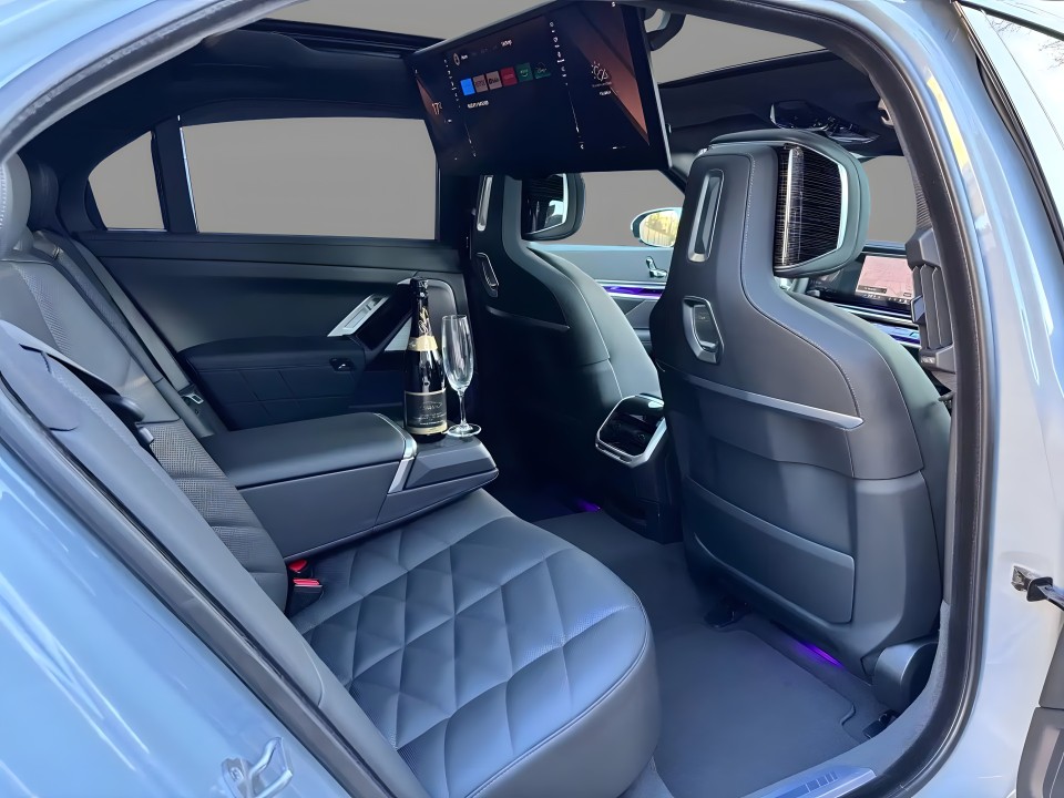 BMW Seria 7 740d xDrive M-Sport - foto 17