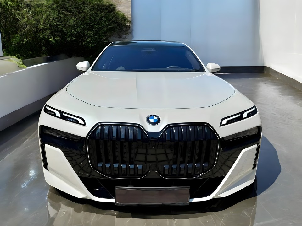 BMW Seria 7 740d xDrive M-Sport - foto 6