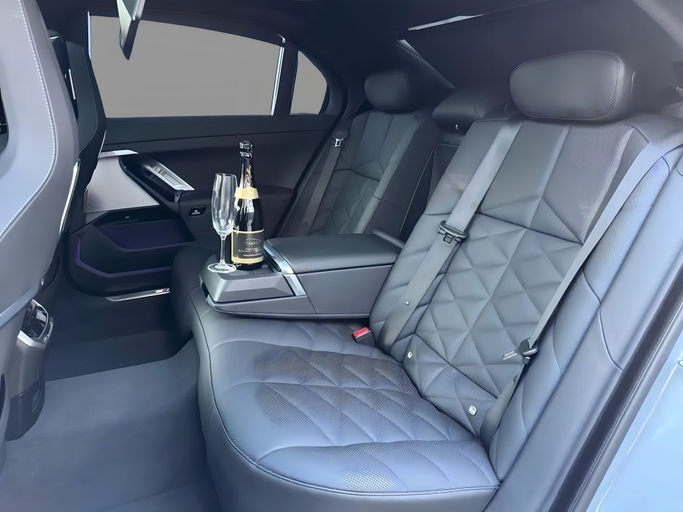 BMW Seria 7 740d xDrive M-Sport - foto 18