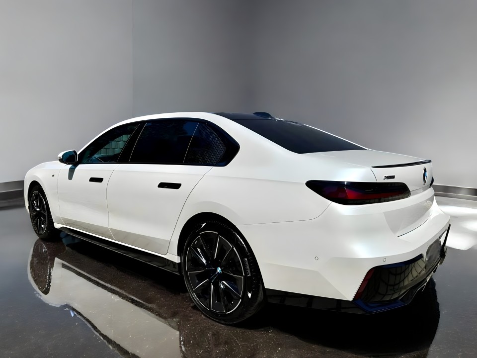 BMW Seria 7 740d xDrive M-Sport (4)