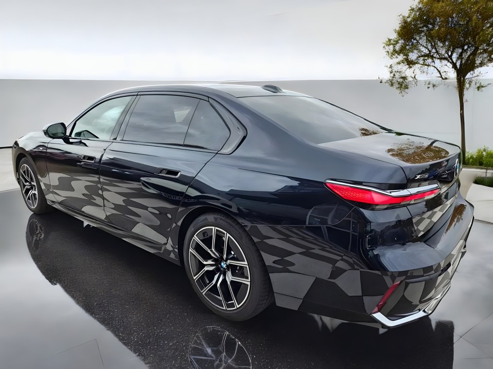 BMW Seria 7 740d xDrive M-Sport (5)