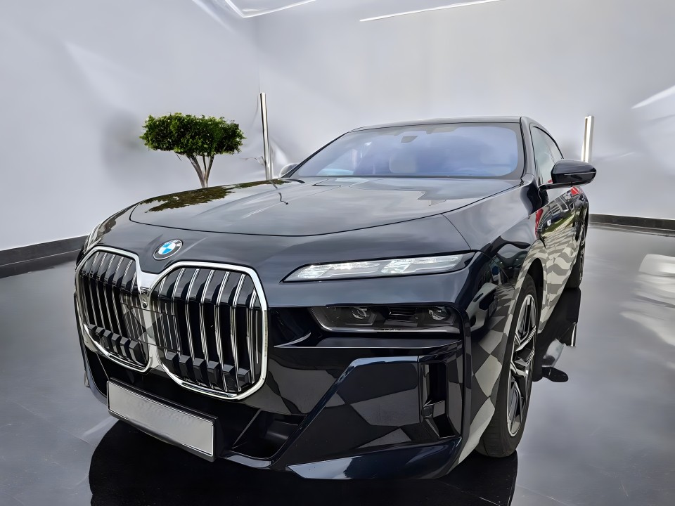 BMW Seria 7 740d xDrive M-Sport - foto 6