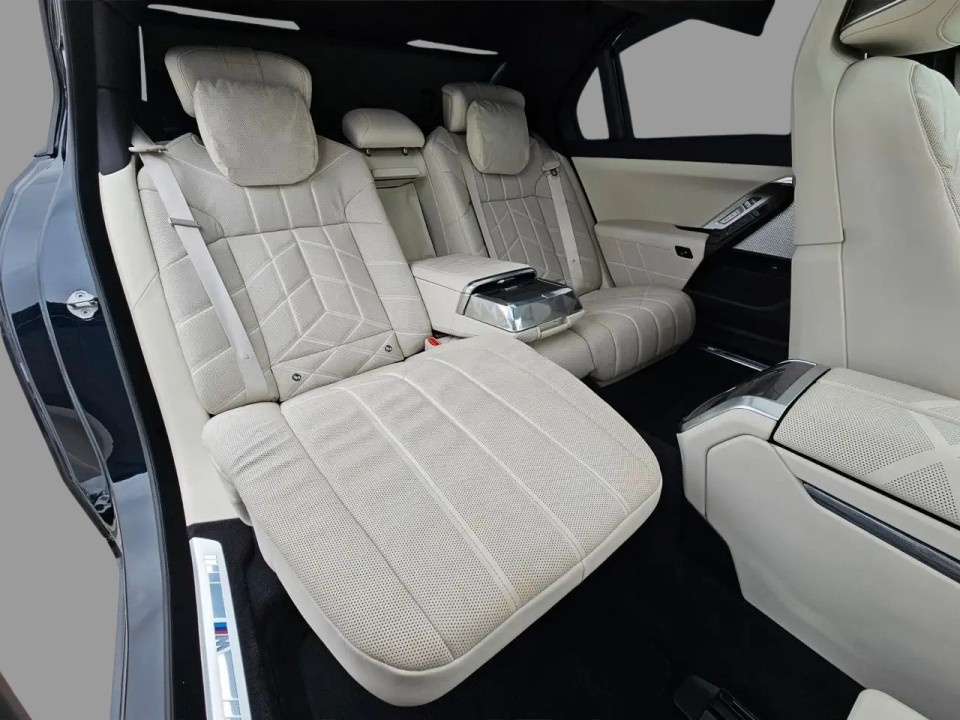 BMW Seria 7 740d xDrive M-Sport - foto 9