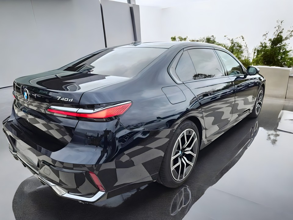 BMW Seria 7 740d xDrive M-Sport (3)