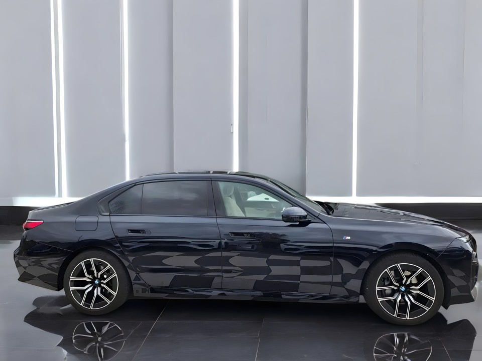 BMW Seria 7 740d xDrive M-Sport (2)
