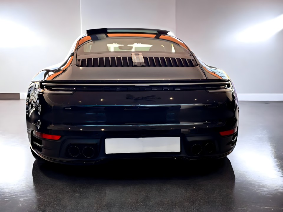 Porsche 911 Carrera (2)