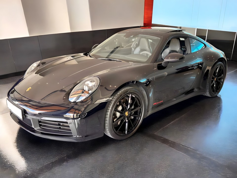 Porsche 911 Carrera (4)