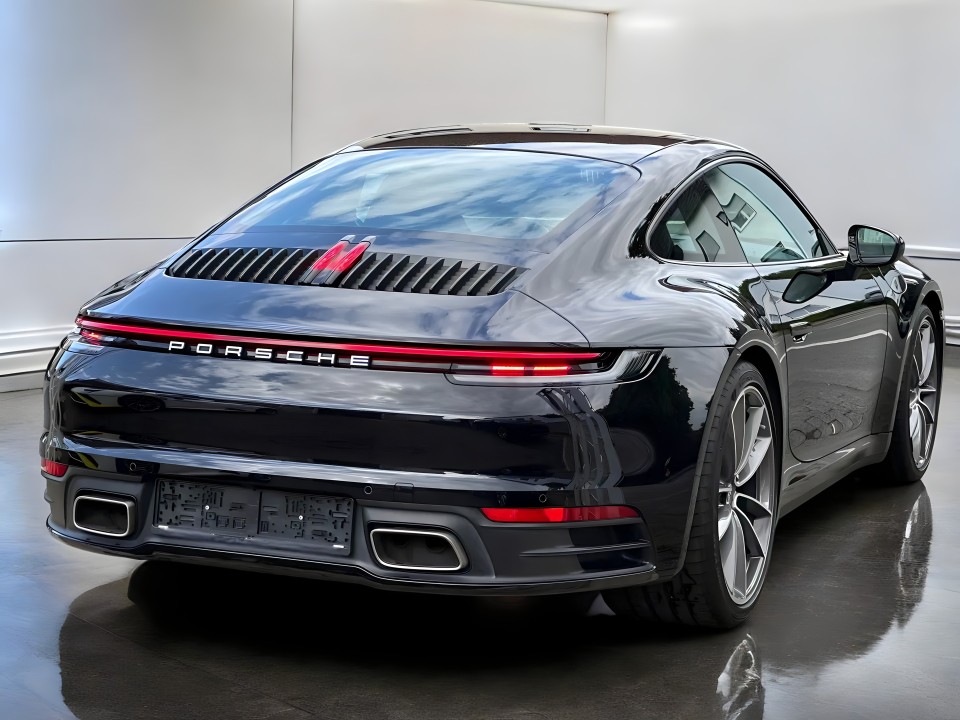 Porsche 911 Carrera (4)