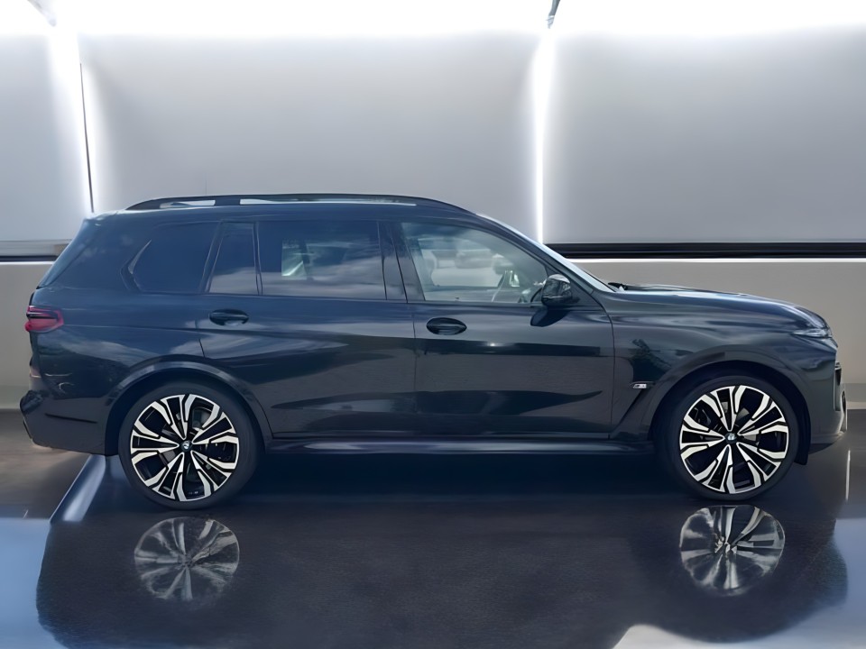 BMW X7 M60i xDrive (2)