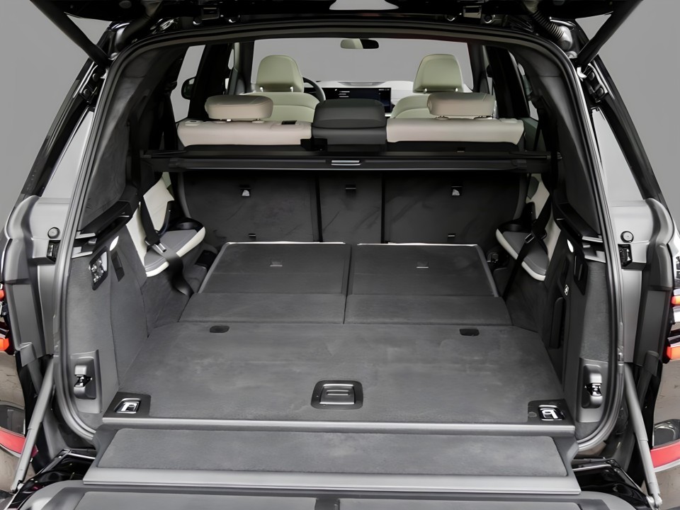 BMW X7 M60i xDrive - foto 13