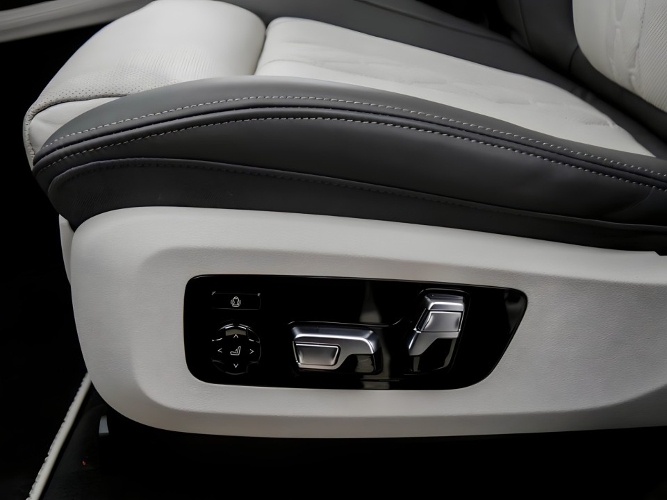 BMW X7 M60i xDrive - foto 10