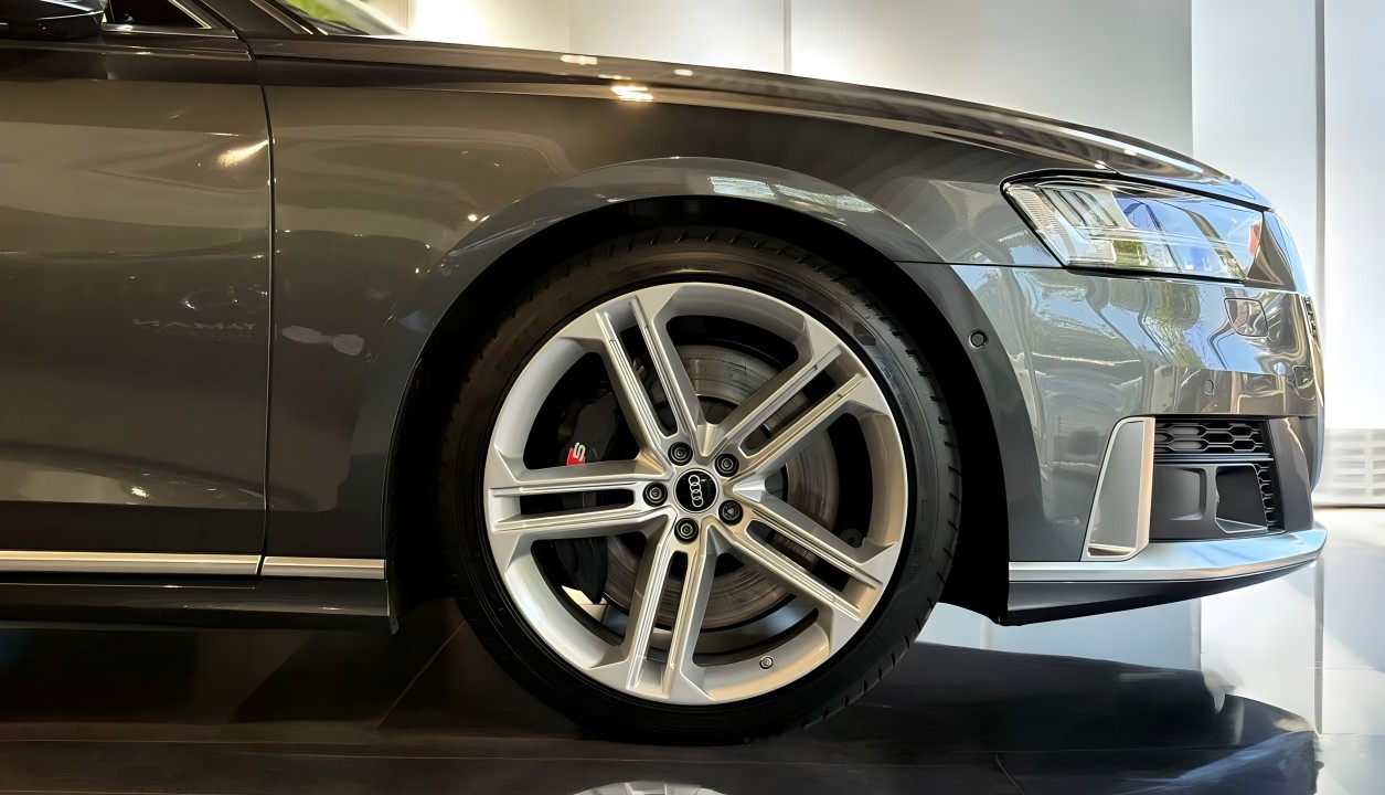 Audi S8 TFSI Quattro - foto 15