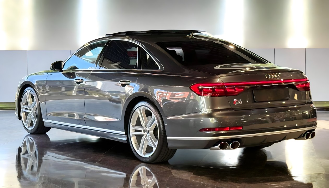 Audi S8 TFSI Quattro (4)