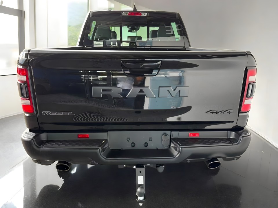 Dodge RAM 1500 Rebel 5.7 V8 (3)