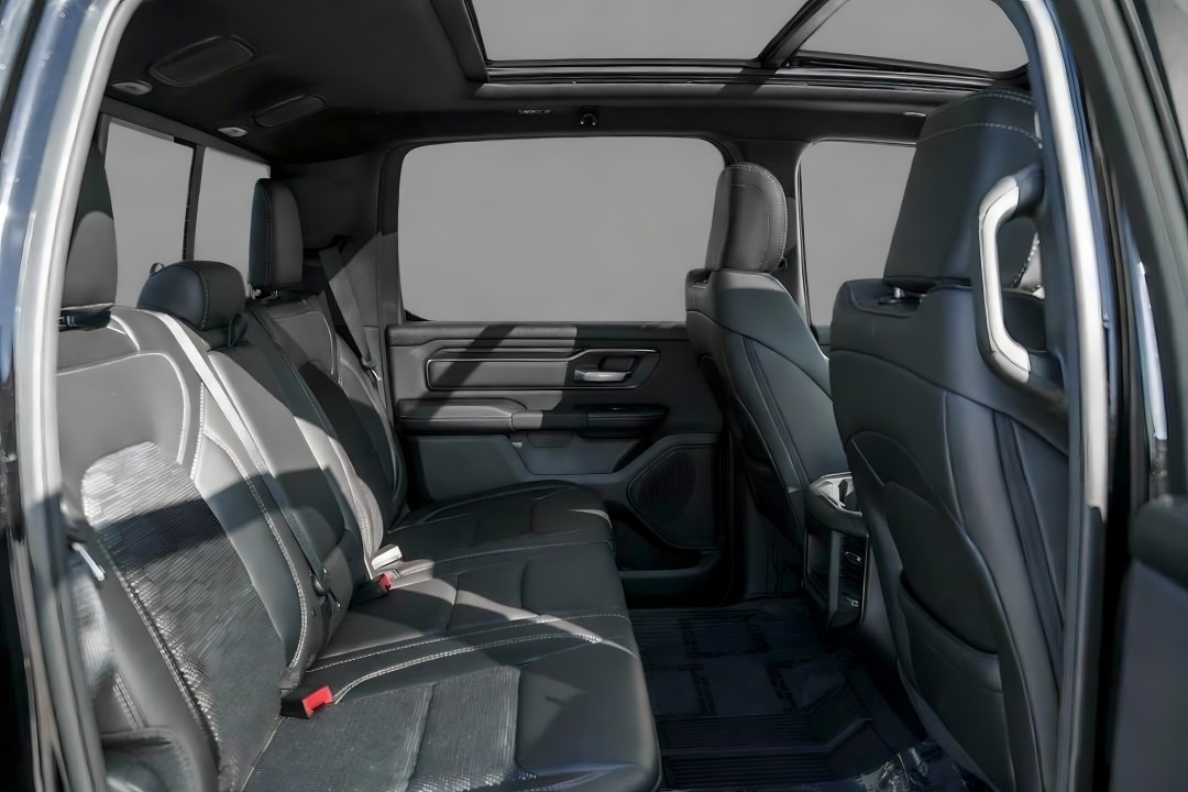 Dodge RAM 1500 Sport Night - foto 12