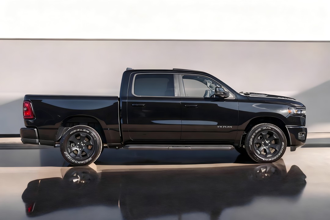 Dodge RAM 1500 Sport Night (2)