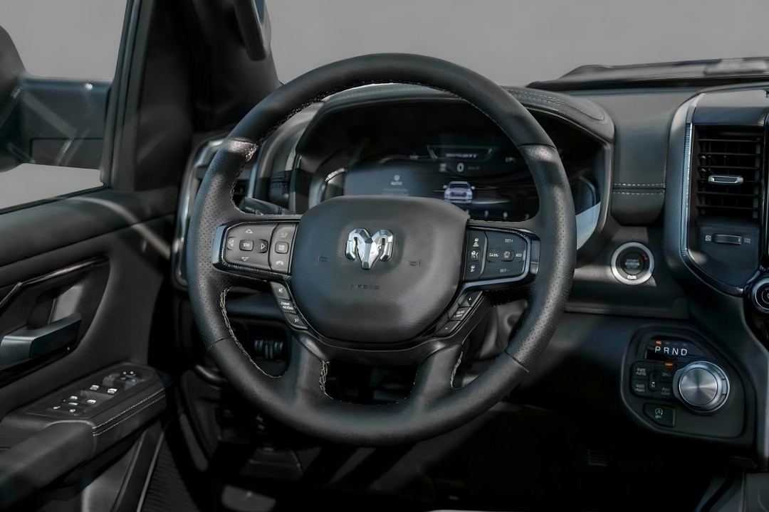 Dodge RAM 1500 Sport Night - foto 16