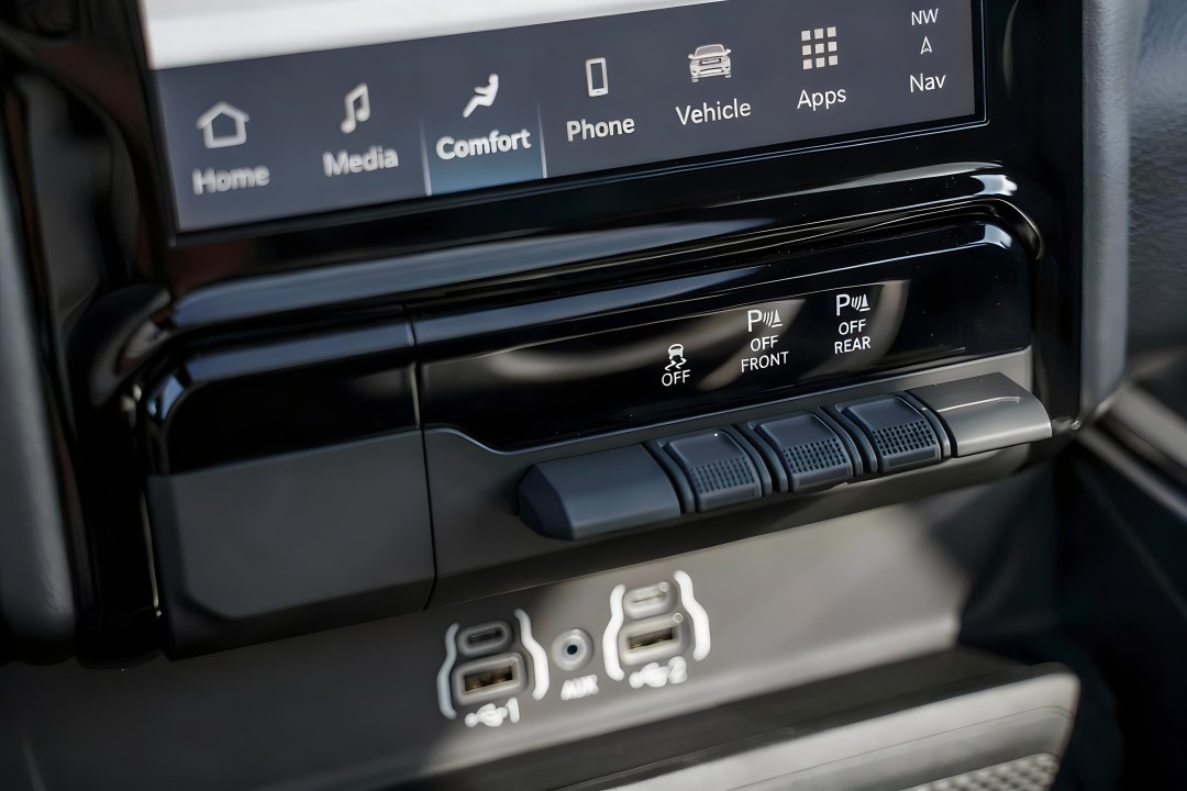 Dodge RAM 1500 Sport Night - foto 21