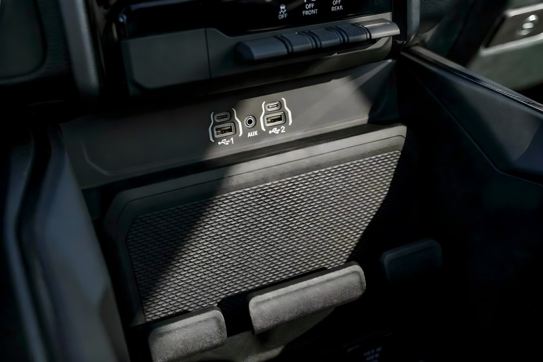 Dodge RAM 1500 Sport Night - foto 24