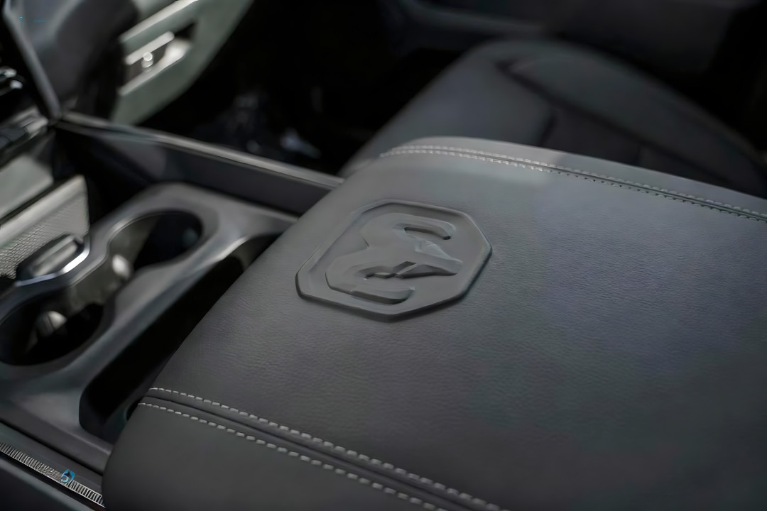 Dodge RAM 1500 Sport Night - foto 25