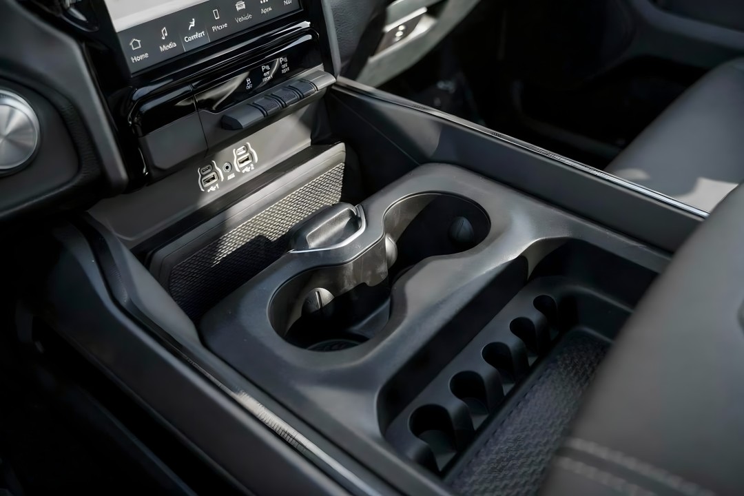 Dodge RAM 1500 Sport Night - foto 26