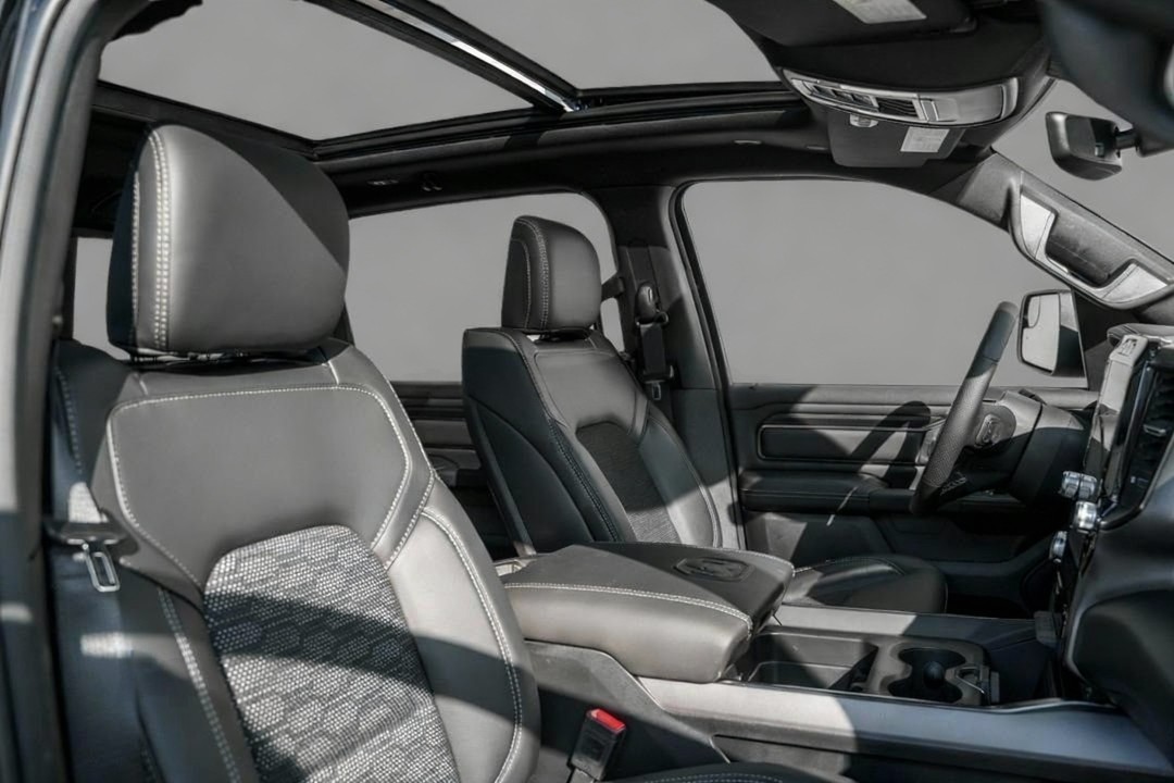 Dodge RAM 1500 Sport Night - foto 13