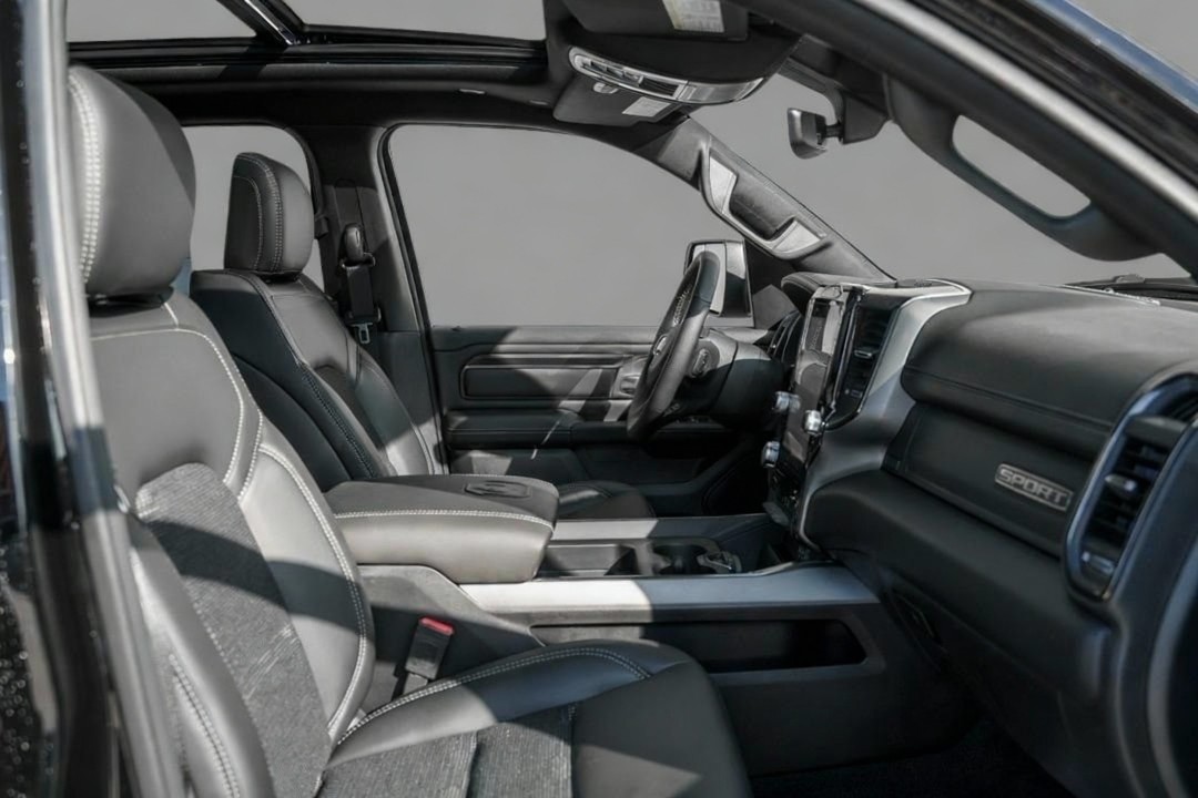 Dodge RAM 1500 Sport Night - foto 11