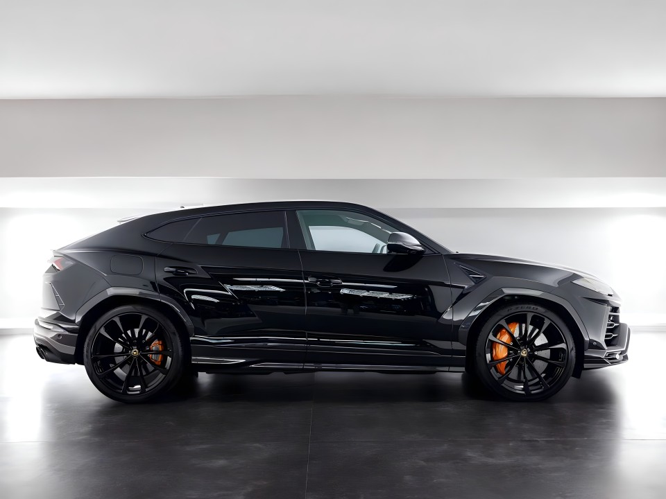 Lamborghini URUS (2)