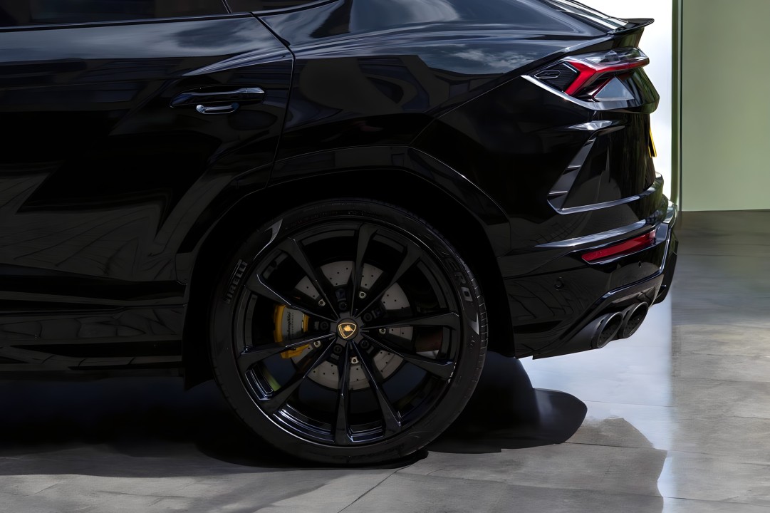 Lamborghini Urus - foto 13