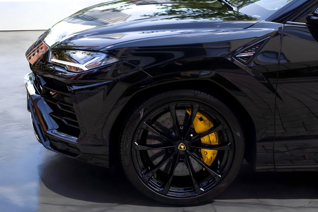 Lamborghini Urus - foto 12