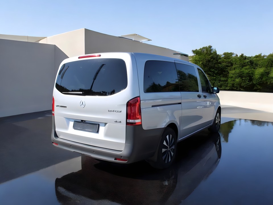 Mercedes-Benz Vito Tourer Pro 124 CDI 4x4 Long (2)