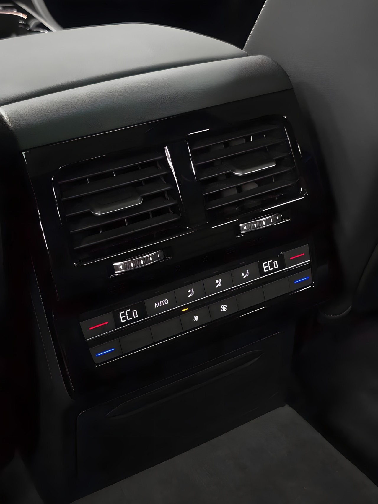 Volkswagen Touareg R-Line 3.0 V6 TSI eHybrid - foto 21