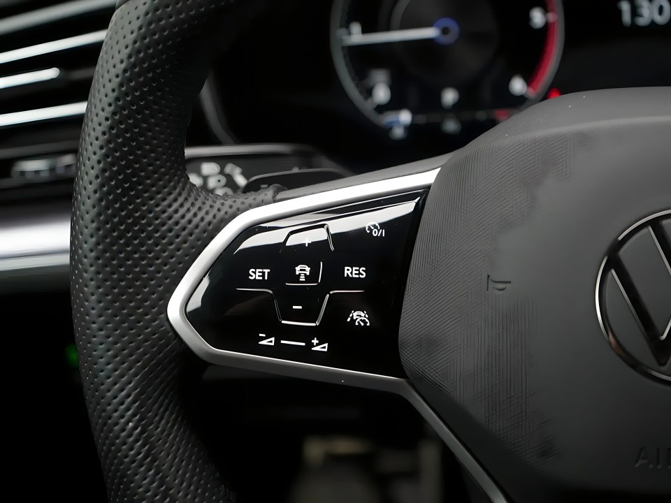 Volkswagen Touareg V6 R-Line - foto 7