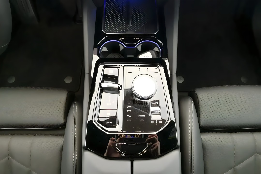 BMW Seria 5 xDrive520d M-Sport - foto 10