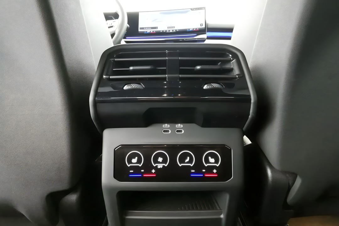 BMW Seria 5 xDrive520d M-Sport - foto 13