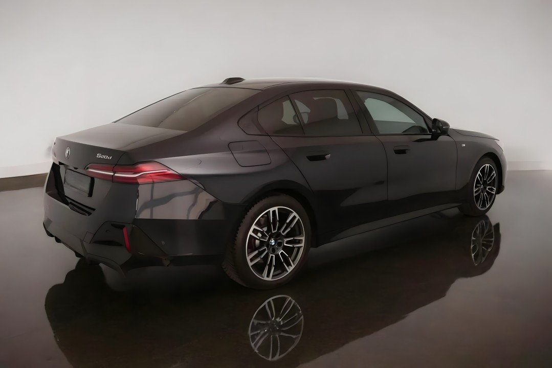 BMW Seria 5 xDrive520d M-Sport (2)