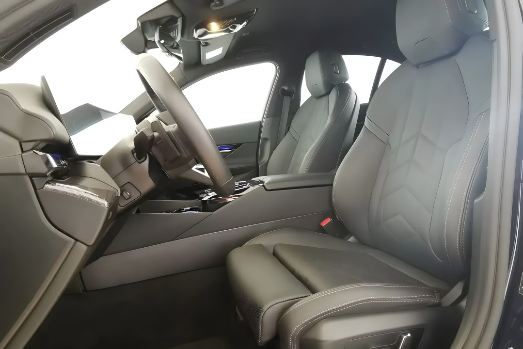 BMW Seria 5 xDrive520d M-Sport - foto 9