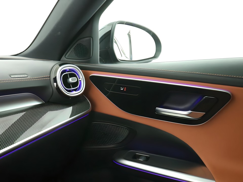 Mercedes-Benz C 300e 4MATIC AMG Line - foto 22