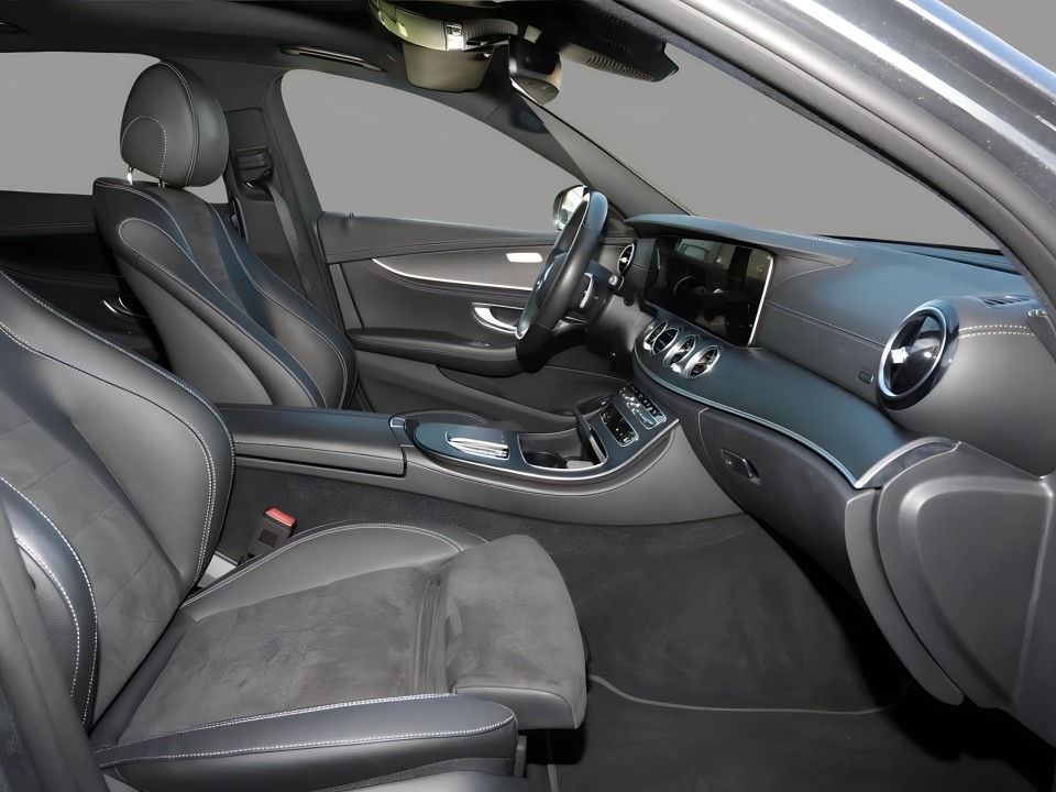 Mercedes-Benz E 300e 4MATIC AMG Line - foto 6