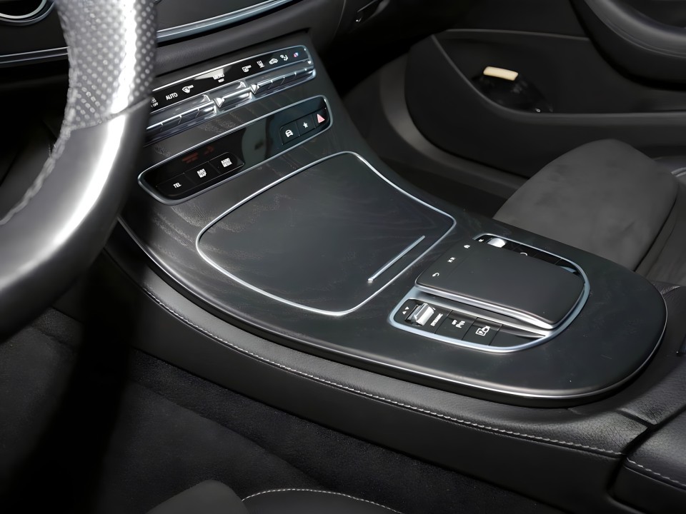 Mercedes-Benz E 300e 4MATIC AMG Line - foto 9