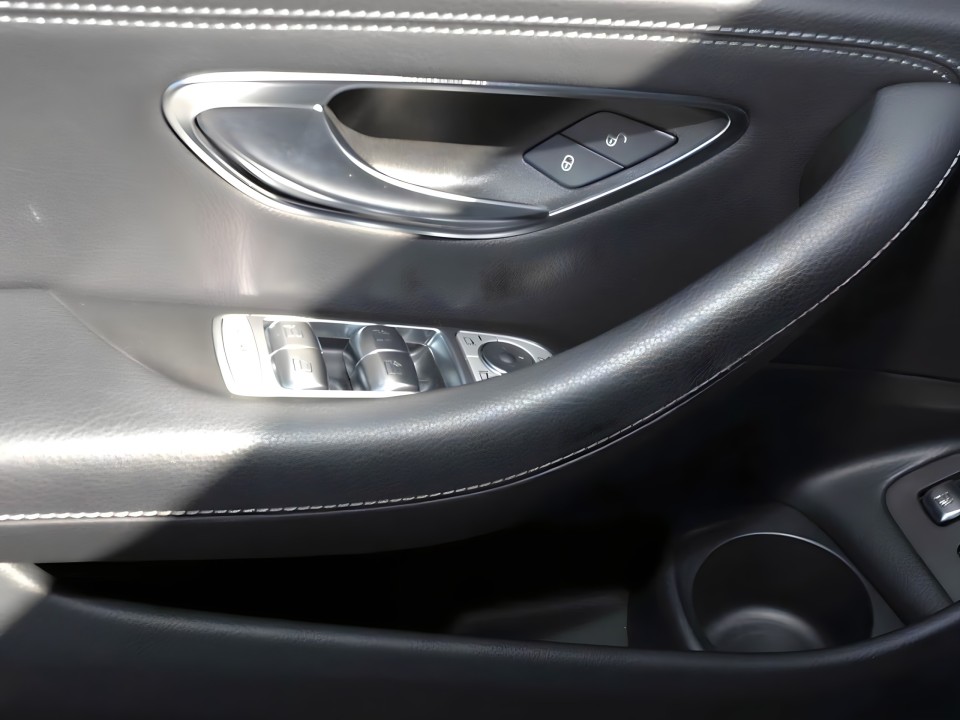 Mercedes-Benz E 300e 4MATIC AMG Line - foto 11