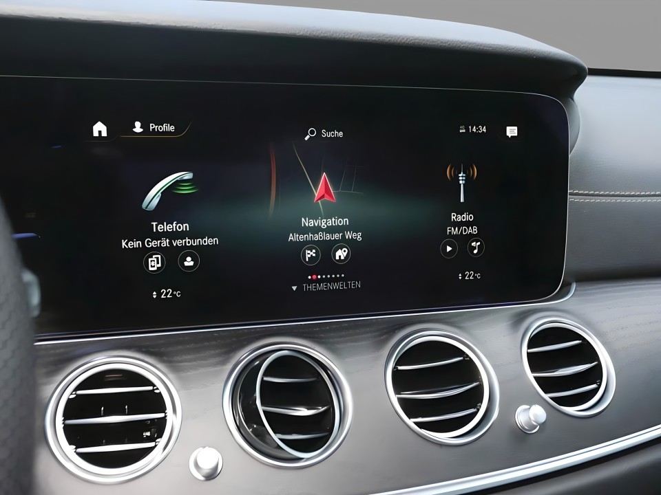 Mercedes-Benz E 300e 4MATIC AMG Line - foto 13