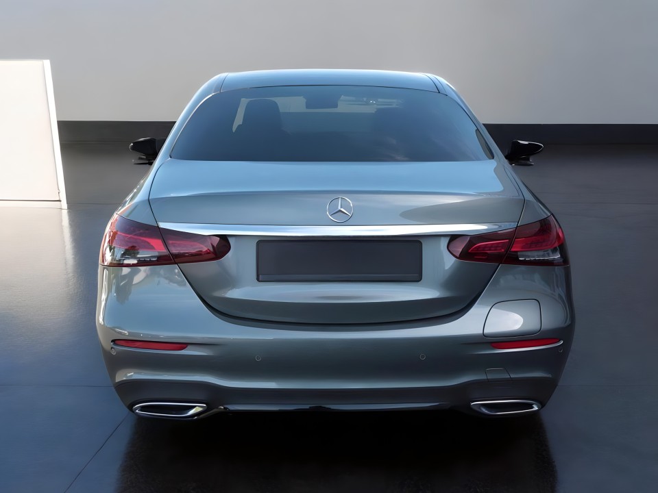 Mercedes-Benz E 300e 4MATIC AMG Line (2)
