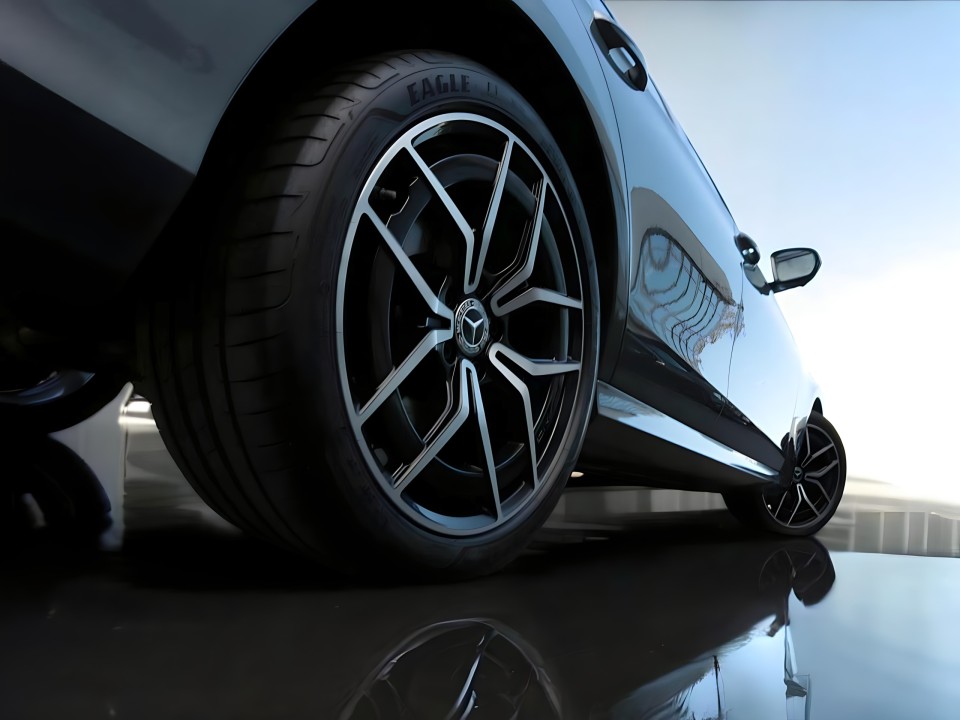 Mercedes-Benz E 300e 4MATIC AMG Line - foto 16